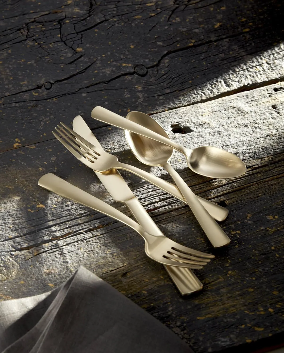 Oneida B1025020AL21 Aptitude Champagne Satin 20 Piece Flatware Set
