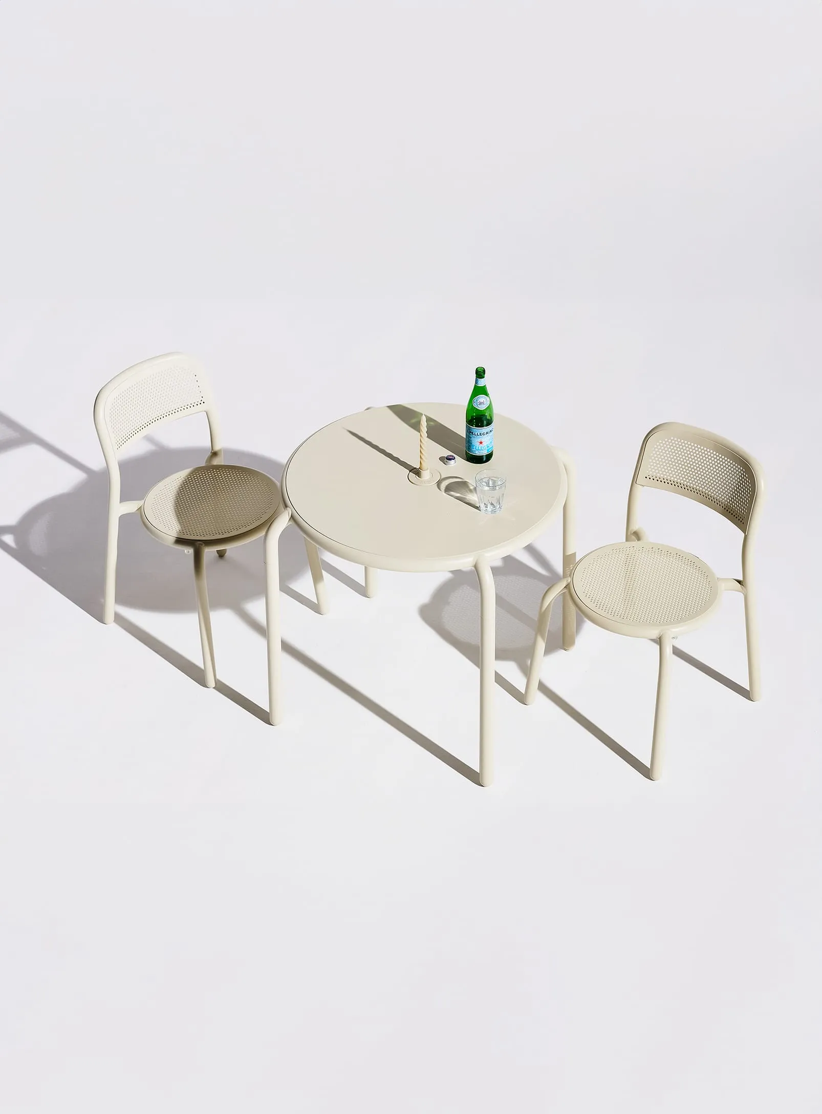 Toní Bistro Set<br> 1 Round Table   2 Chairs