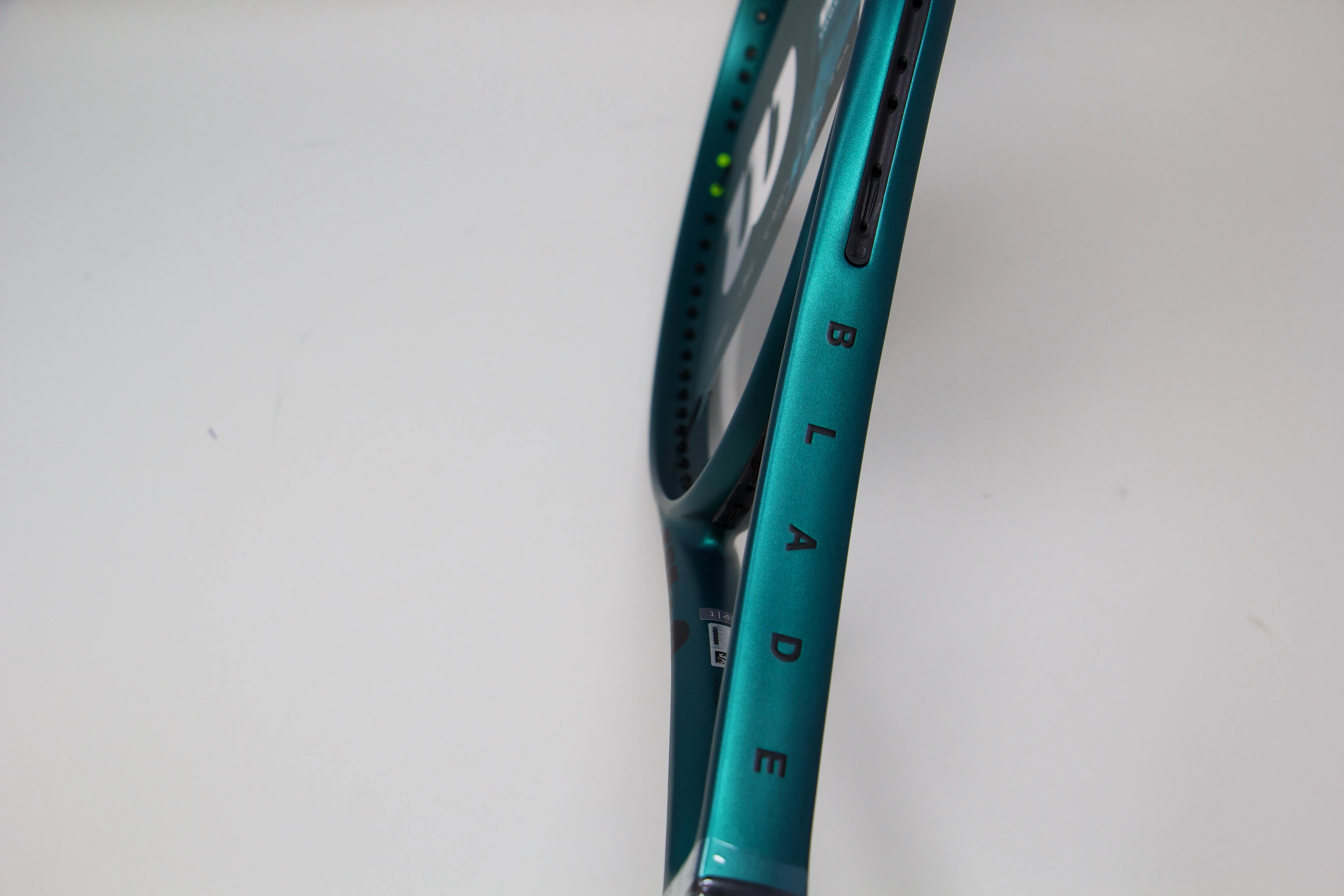 Wilson Blade 104 v9 Tennis Racket